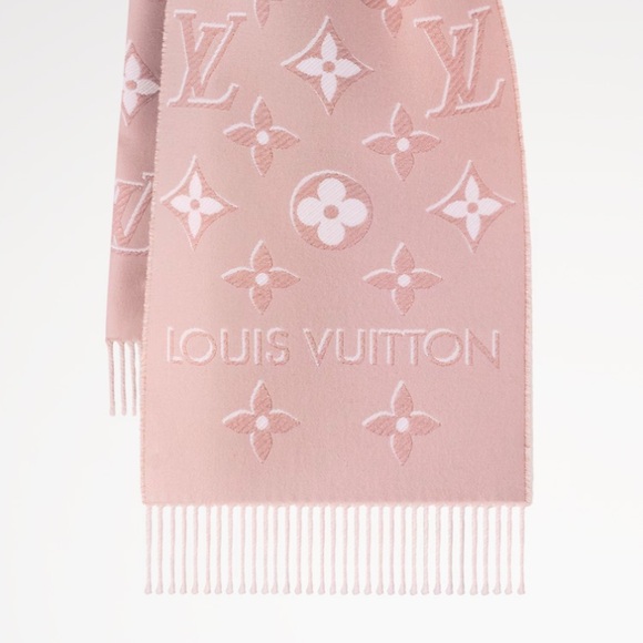 LV Essential Shine Scarf - Picture 6 of 8